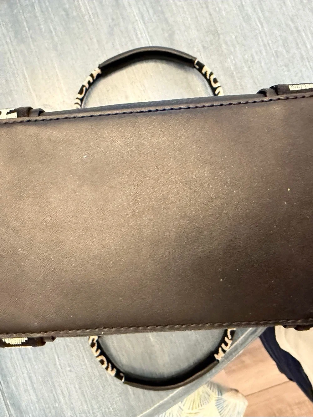 Michael Kors Black Pebbled Cross-Body Leather Small Tote/Handbag. Gold Hardware